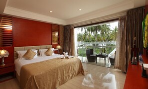 特级套房 | 高档床上用品、迷你吧、客房内保险箱、特色装修