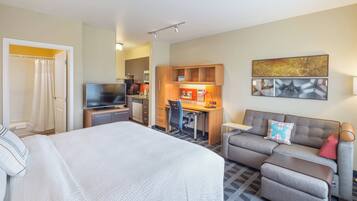1 bedroom, premium bedding, in-room safe, desk