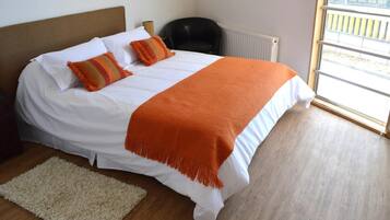 2 bedrooms, premium bedding, free WiFi