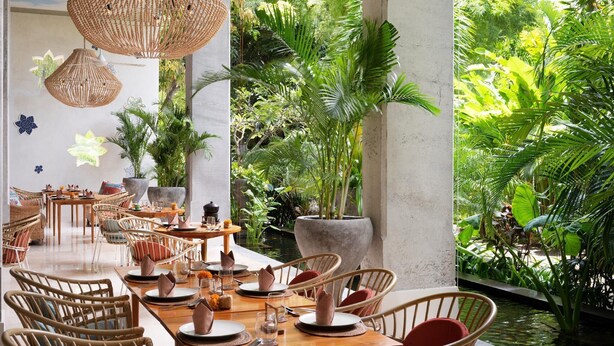 Breakfast, lunch and dinner served - Amnaya Resort Kuta (Kuta)