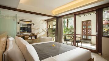 Premium bedding, in-room safe, desk, iron/ironing board