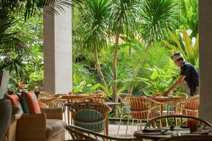 Breakfast, lunch, dinner served; international cuisine - Amnaya Resort Kuta (Kuta)