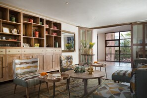 Rawatan badan, lulur badan, rawatan muka, refleksologi, 7 bilik rawatan