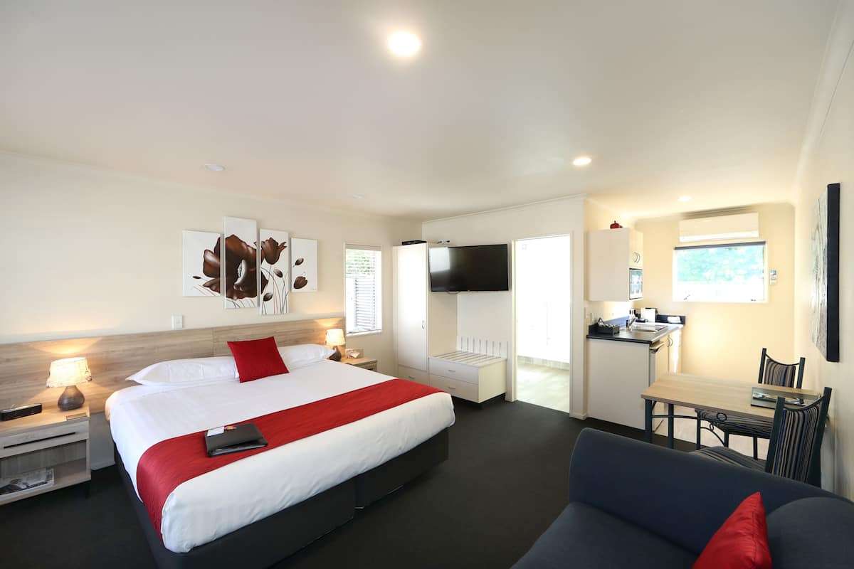 Soundproofing, iron/ironing board, rollaway beds, free WiFi