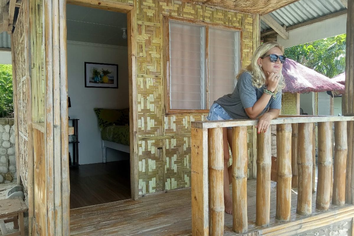 Cabana tradicional, 1 cama de casal, vista para o oceano, ao lado da praia | Cofres nos quartos, Wi-Fi de cortesia
