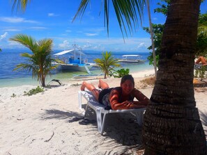 私人海灘、白沙、躺椅、沙灘巾