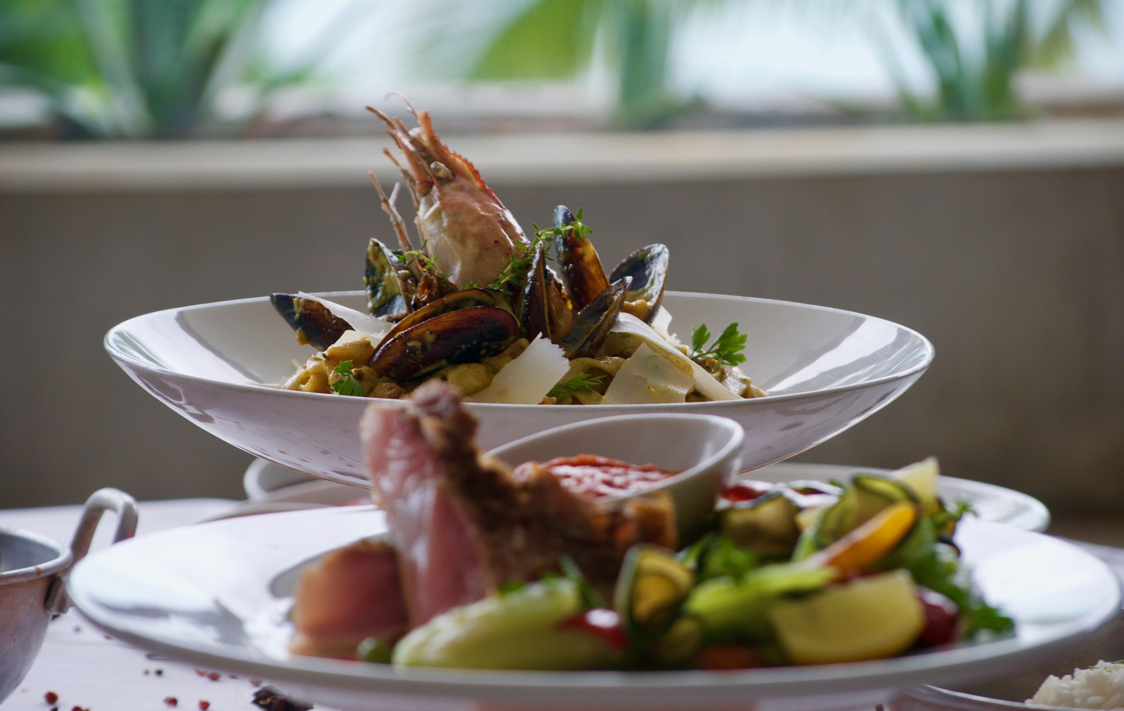Aperto a colazione, pranzo e cena, con vista sulla piscina 