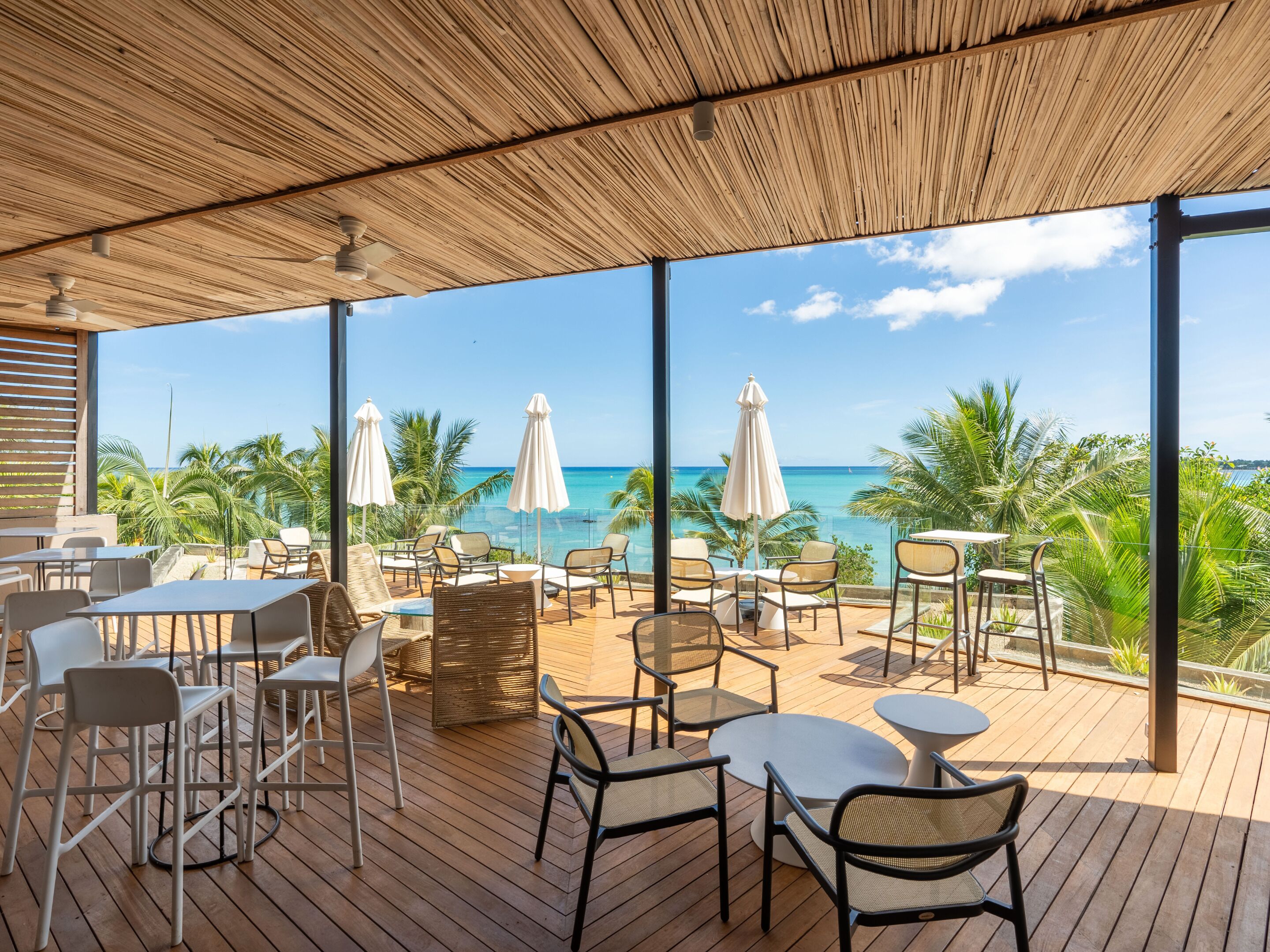 Se sirven desayunos, almuerzos y cenas (con vistas a la piscina) 