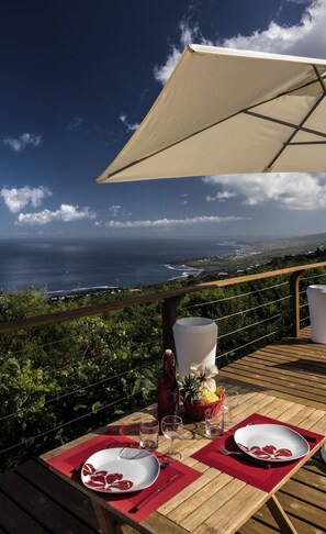 รับประทานอาหารกลางแจ้ง