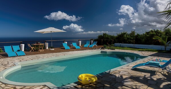 สระว่ายน้ำ