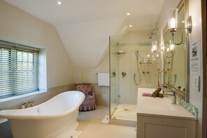 Deluxe Double Room 1 | Bathroom | Separate tub and shower, deep soaking tub, designer toiletries - Vredenburg Manor House (Stellenbosch)