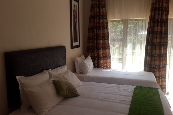 Family Room (Room 8) | 13 bedrooms, Egyptian cotton sheets, premium bedding, down comforters