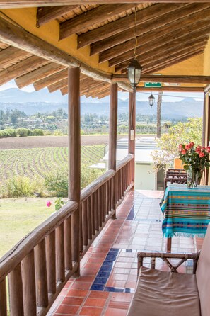 Habitación doble, vistas a la montaña | Decoración individual, mobiliario individual, escritorio