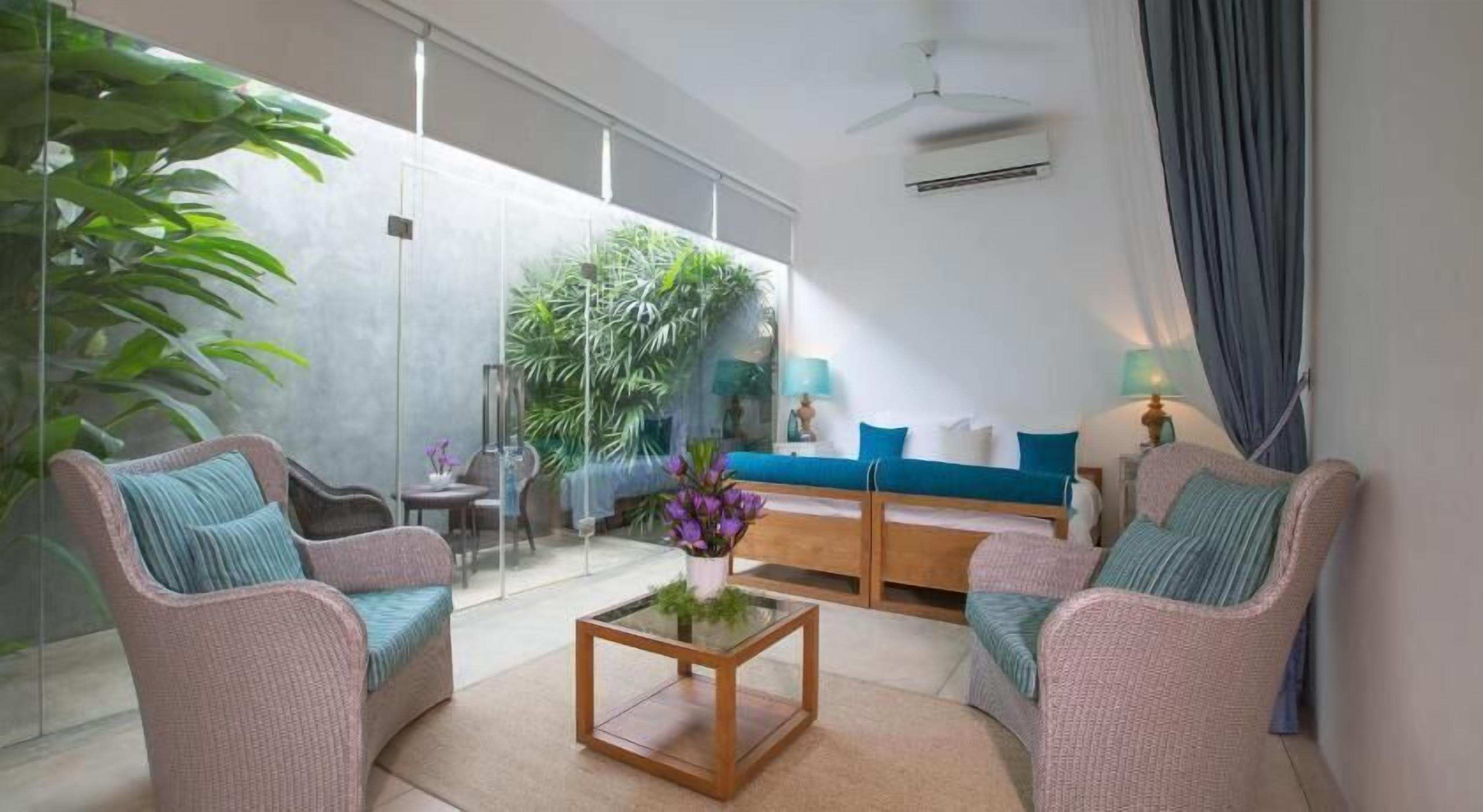 Premium bedding, in-room safe, individually decorated