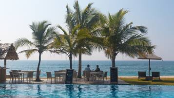 Outdoor pool, sun loungers