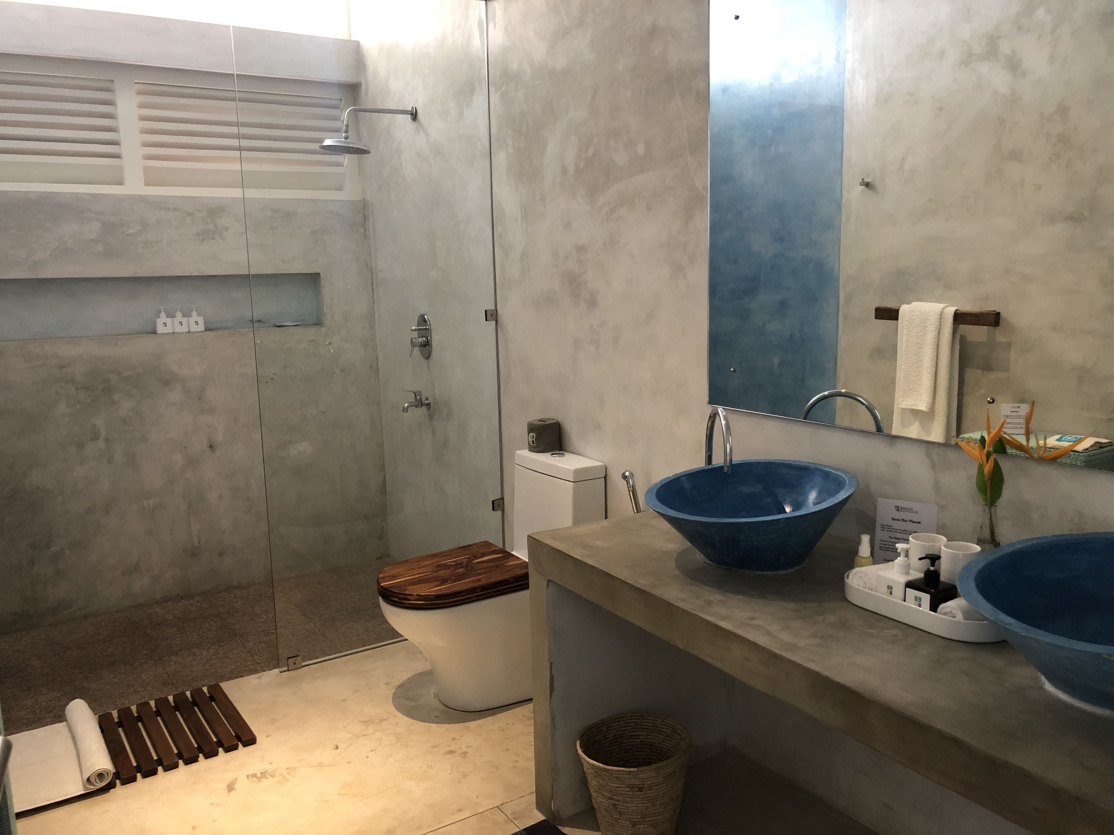 palm double room | bathroom | shower, rainfall showerhead, free toiletries, hair dryer