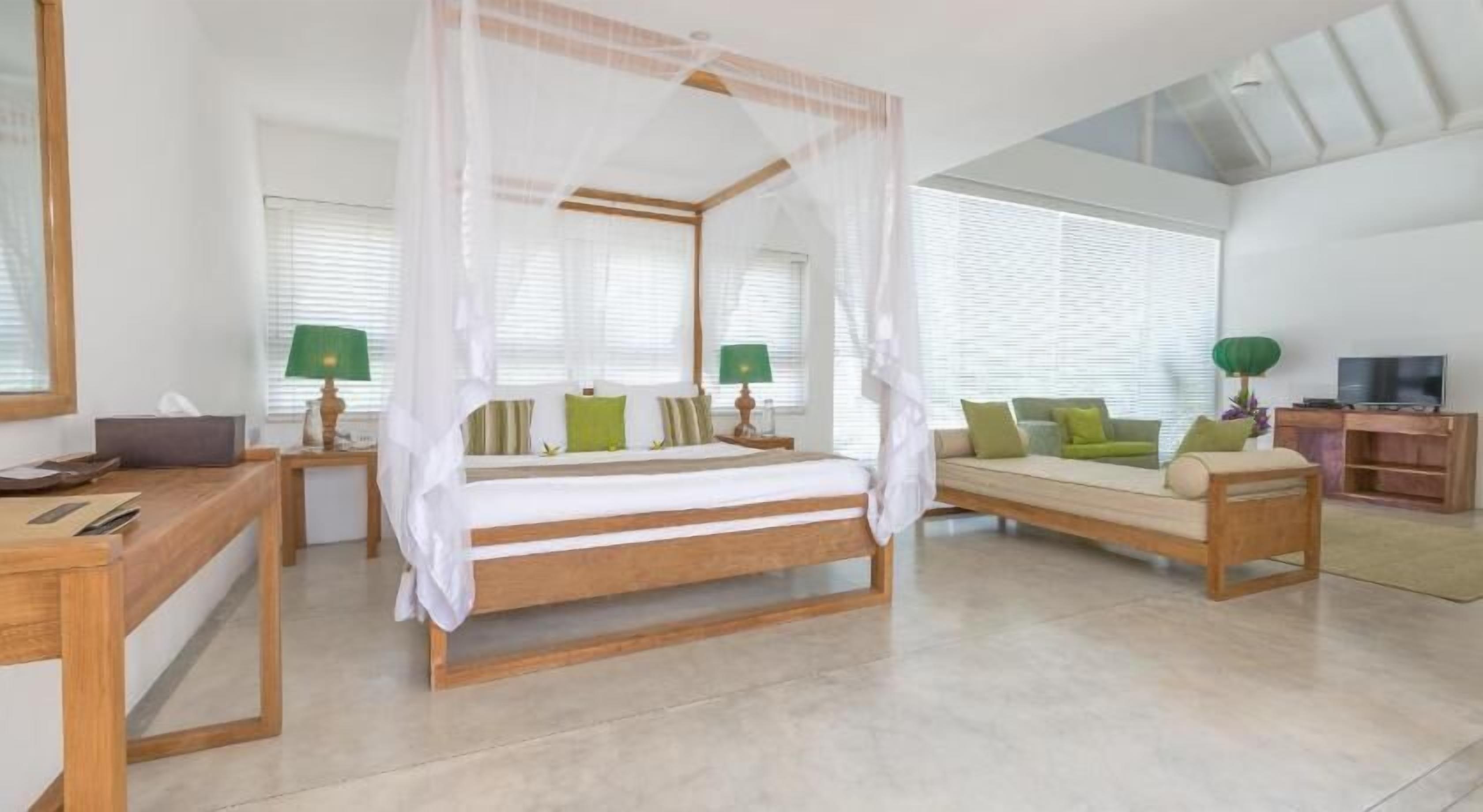 Premium bedding, in-room safe, individually decorated