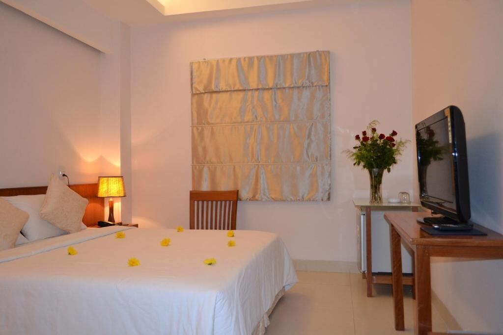 minibar, desk, soundproofing, free wifi