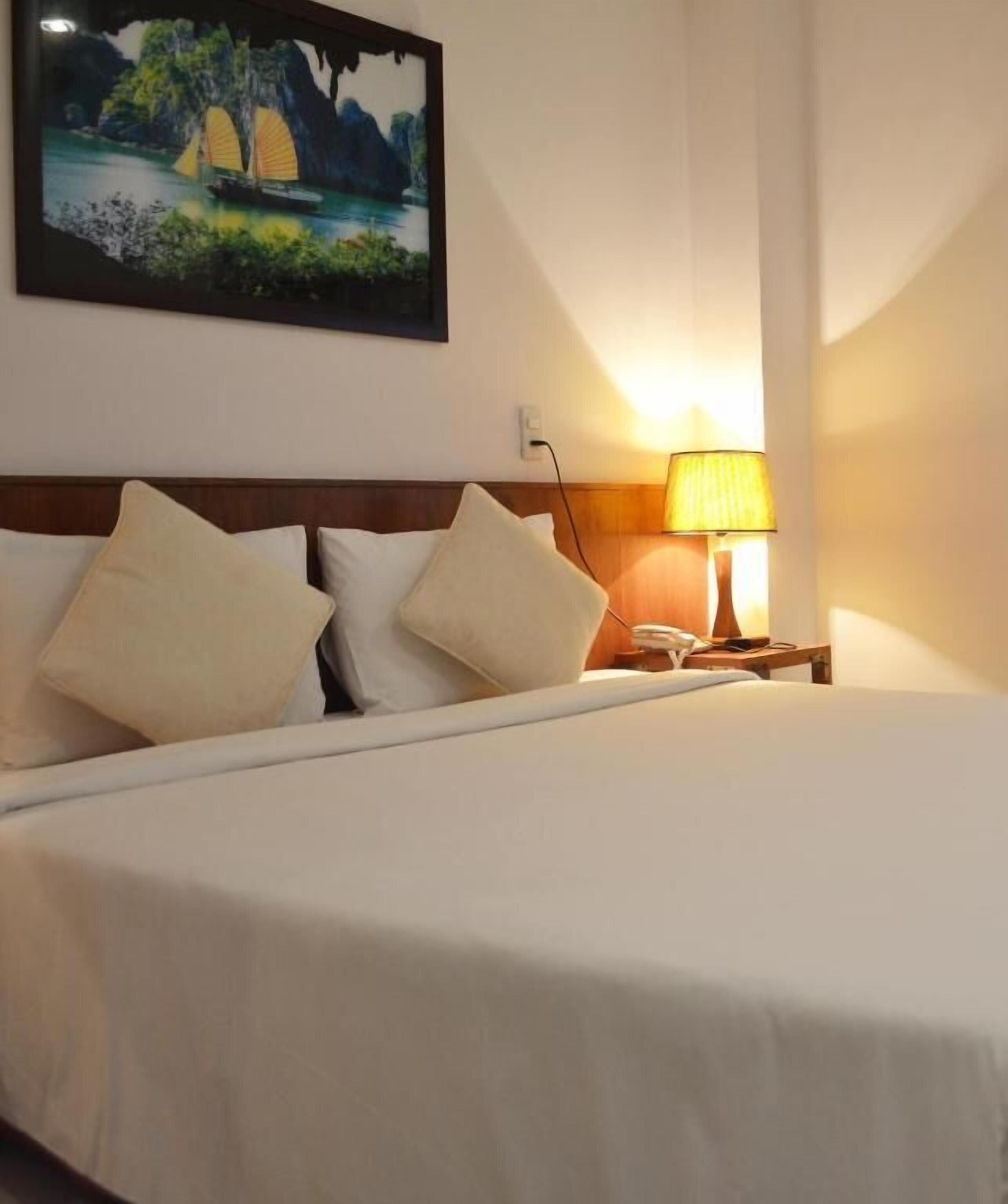 minibar, desk, soundproofing, free wifi