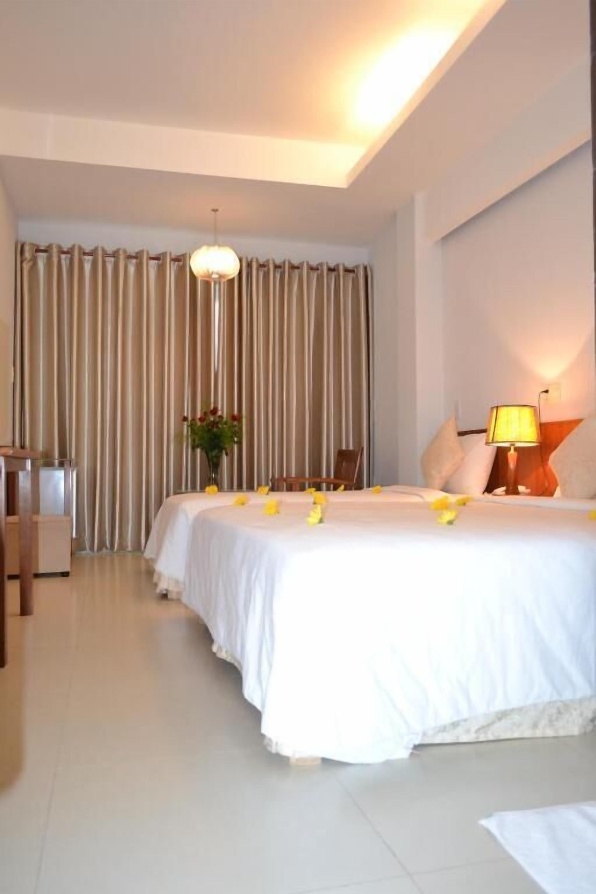 minibar, desk, soundproofing, free wifi