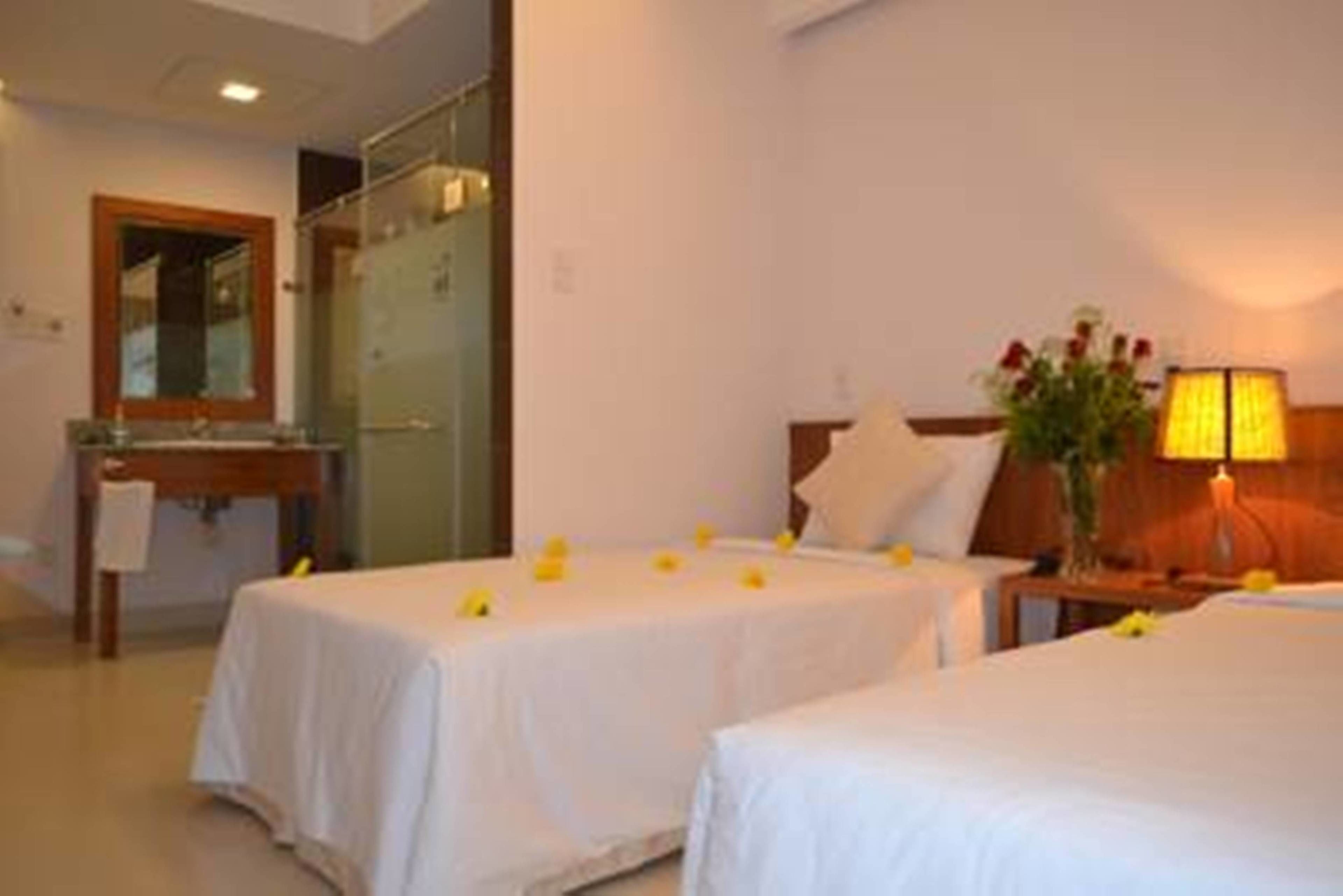 minibar, desk, soundproofing, free wifi