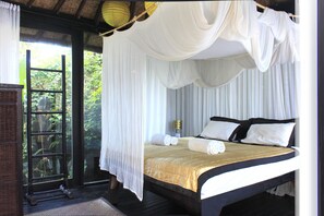 Standard Room (Coconut Bale)