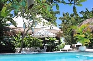 Outdoor pool, free pool cabanas, pool loungers