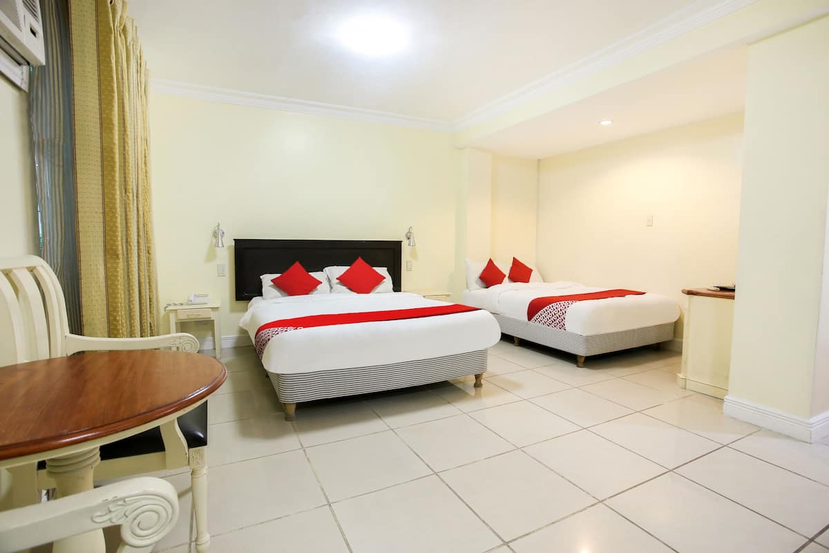 Suite Family Room
