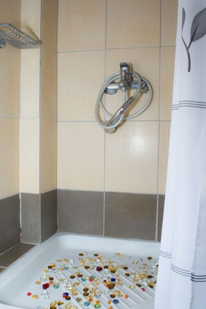 Shower, hair dryer, towels - Nikos Hotel (Hersonissos)