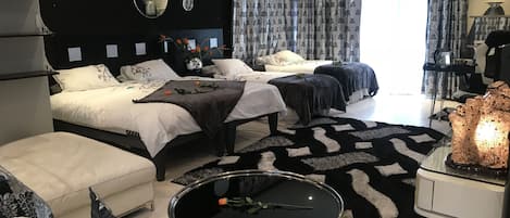 Luxury Studio Suite, 1 Bedroom, Pool View