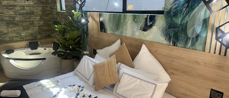 Deluxe-Doppel- oder -Zweibettzimmer, 1 Schlafzimmer, Whirlpool, Poolblick | Fassade der Unterkunft
