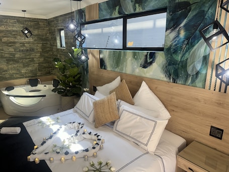 Deluxe Double or Twin Room, 1 Bedroom, Jetted Tub, Pool View | Front of property