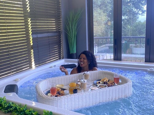 Africa Paradise Airport Boutique Hotel