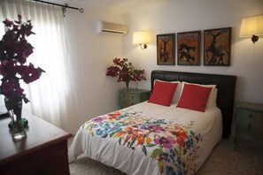 Doppel- oder Zweibettzimmer, eingeschränkter Meerblick