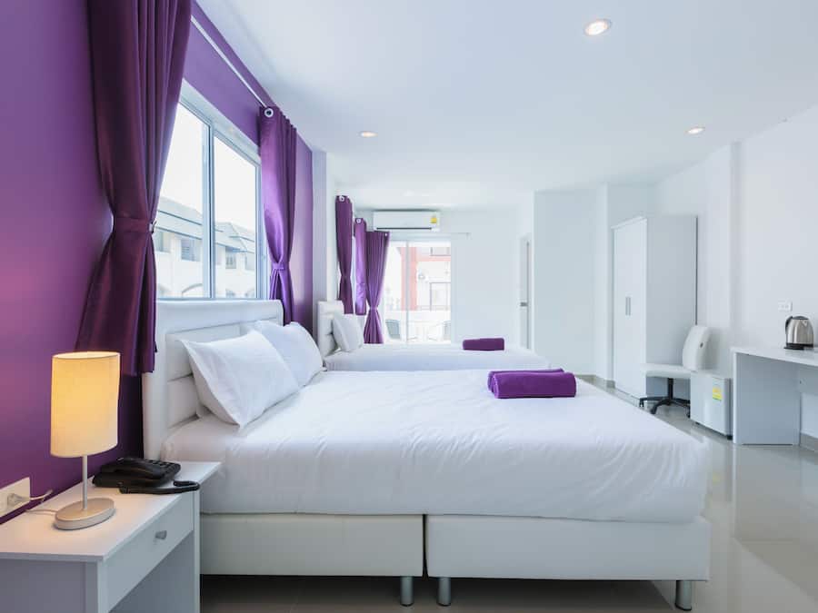 Quarto família | Cofres nos quartos, escrivaninha, ferros/tábuas de passar roupa