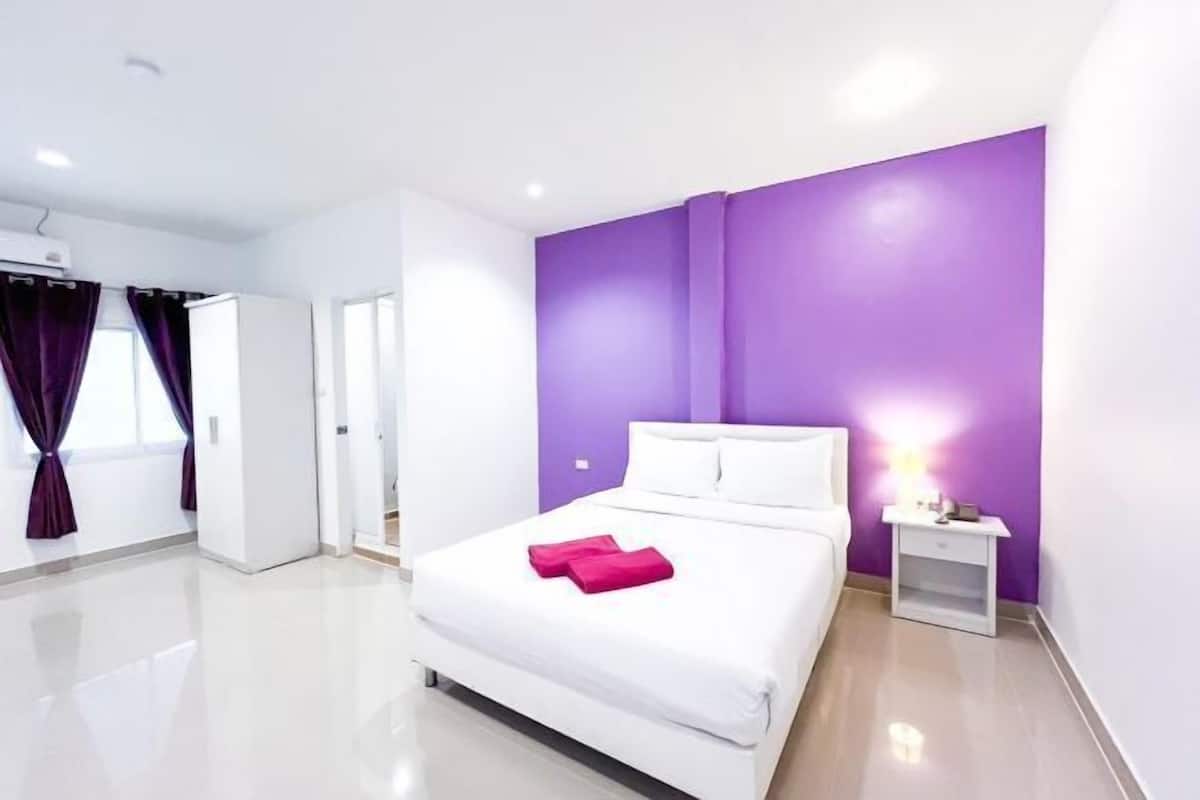 In-room safe, desk, iron/ironing board, free WiFi