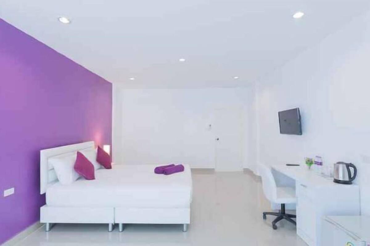 Pengeskab på værelset, skrivebord, strygejern/strygebræt, gratis Wi-Fi