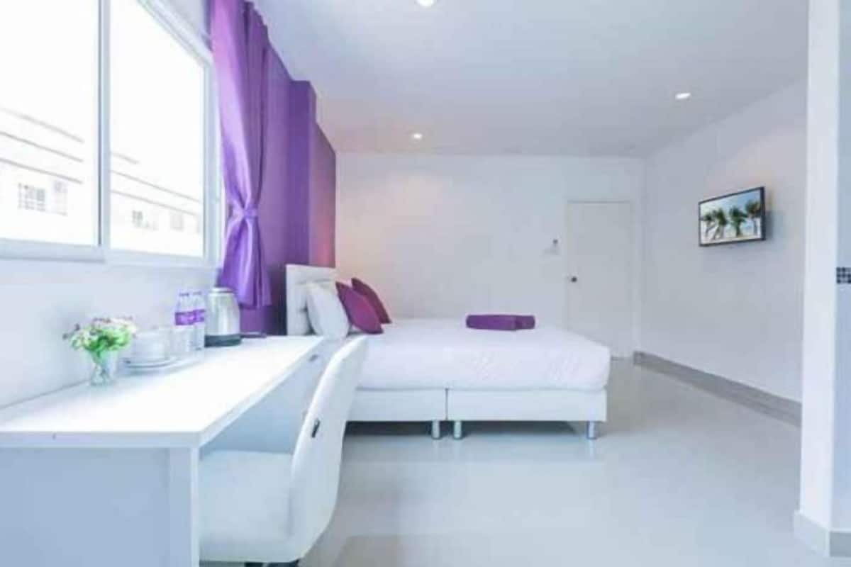 In-room safe, desk, iron/ironing board, free WiFi