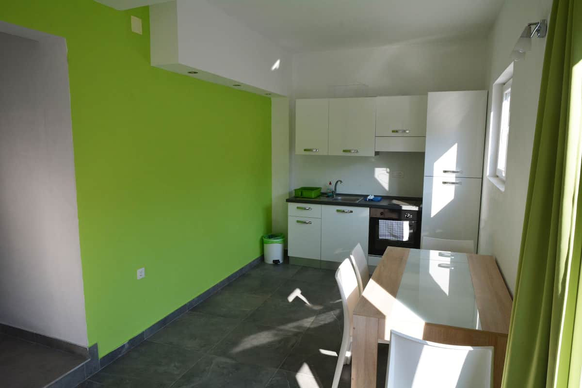 Apartamento família, 3 quartos, varanda, vista para o parque | Escrivaninha, quartos à prova de som, berços (sobretaxa)