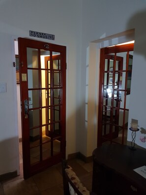 Deluxe Double or Twin Room, 1 King Bed, Bathtub | Premium bedding, free WiFi - Blue Mango Lodge (Kempton Park)