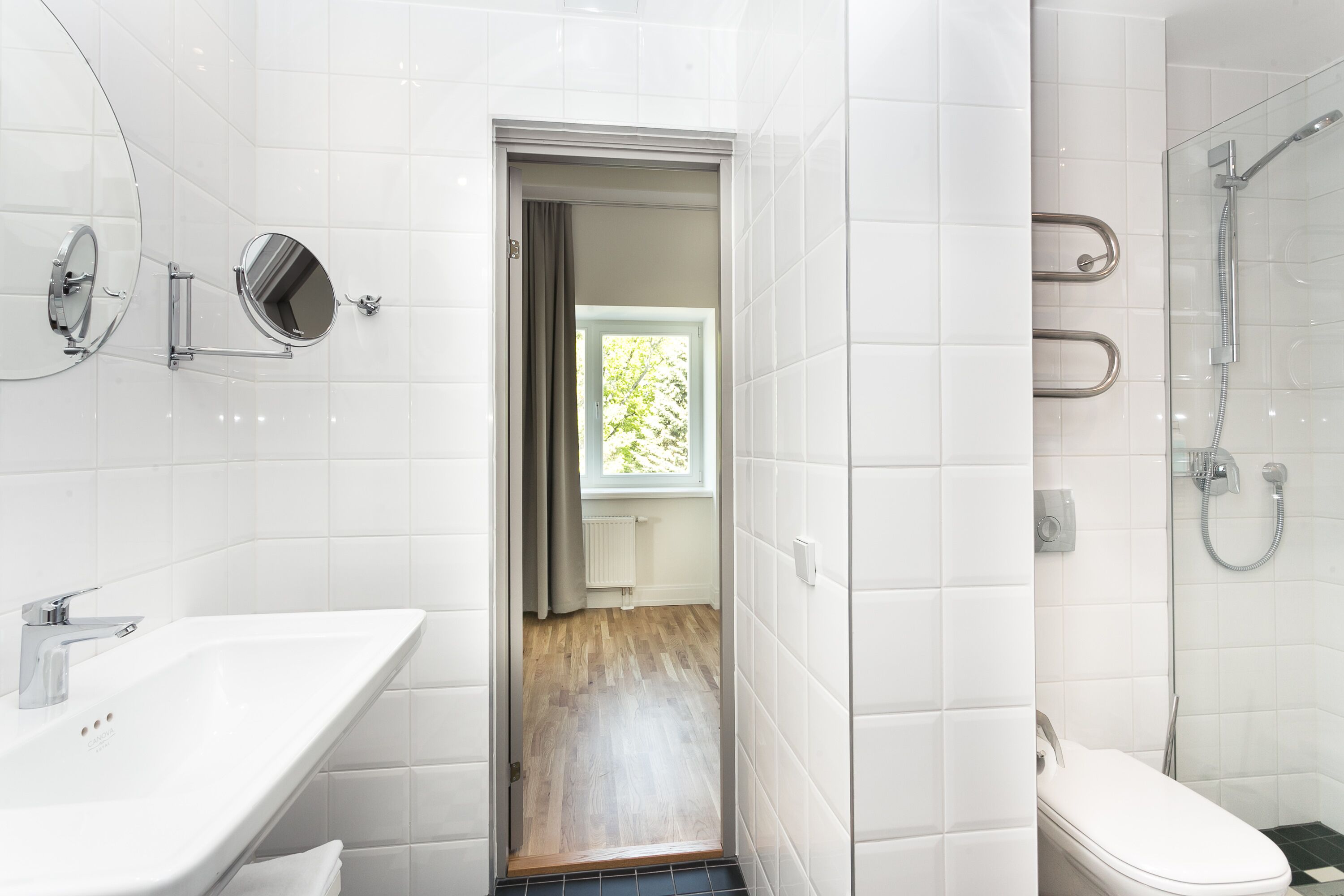 suite | bathroom sink