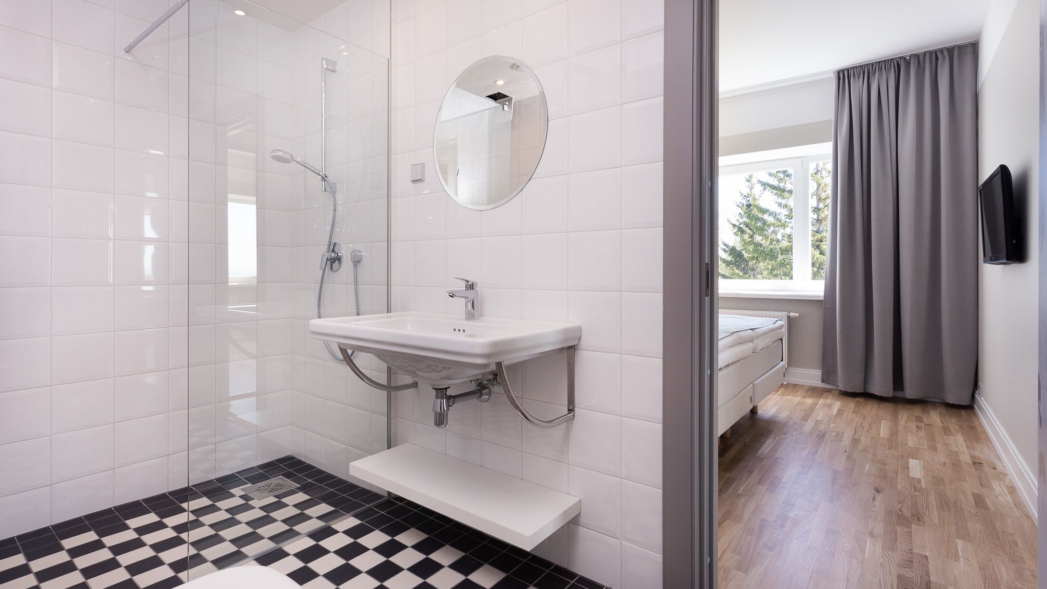 standard double room, sea view | bathroom | shower, hair dryer, towels