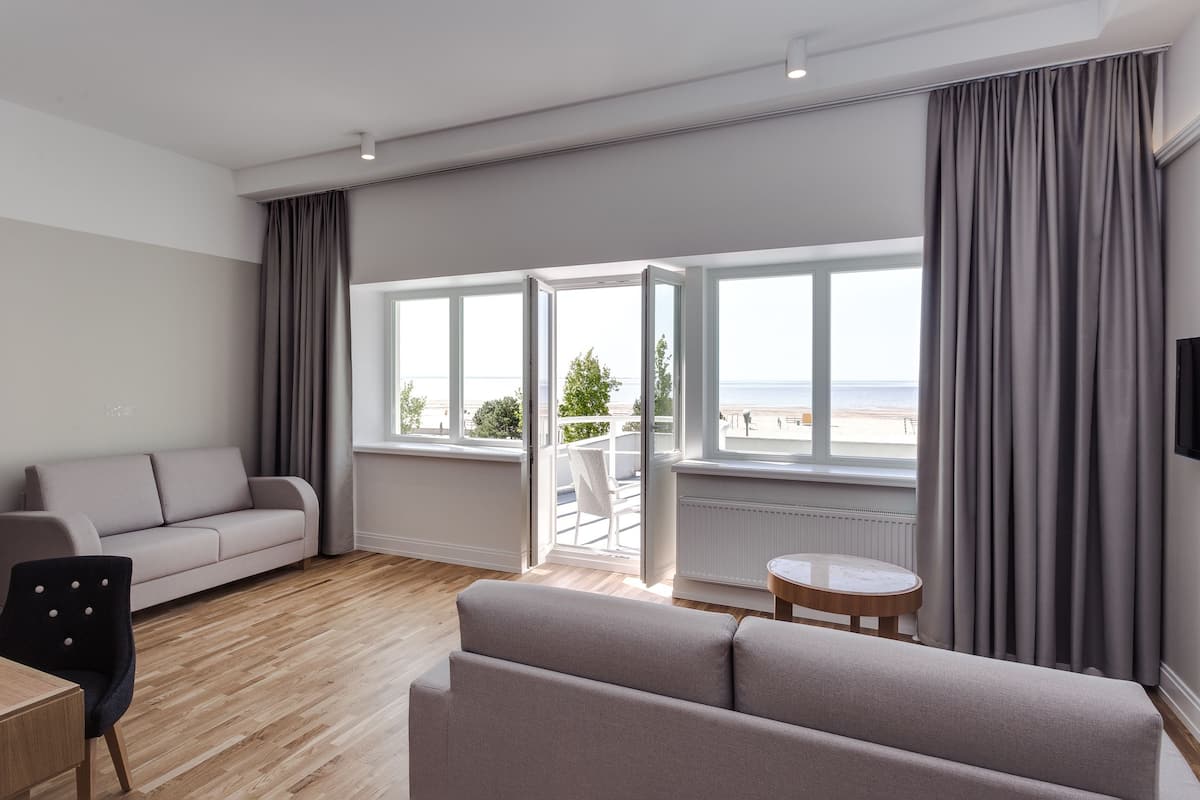 Suite | Living room | Flat-screen TV