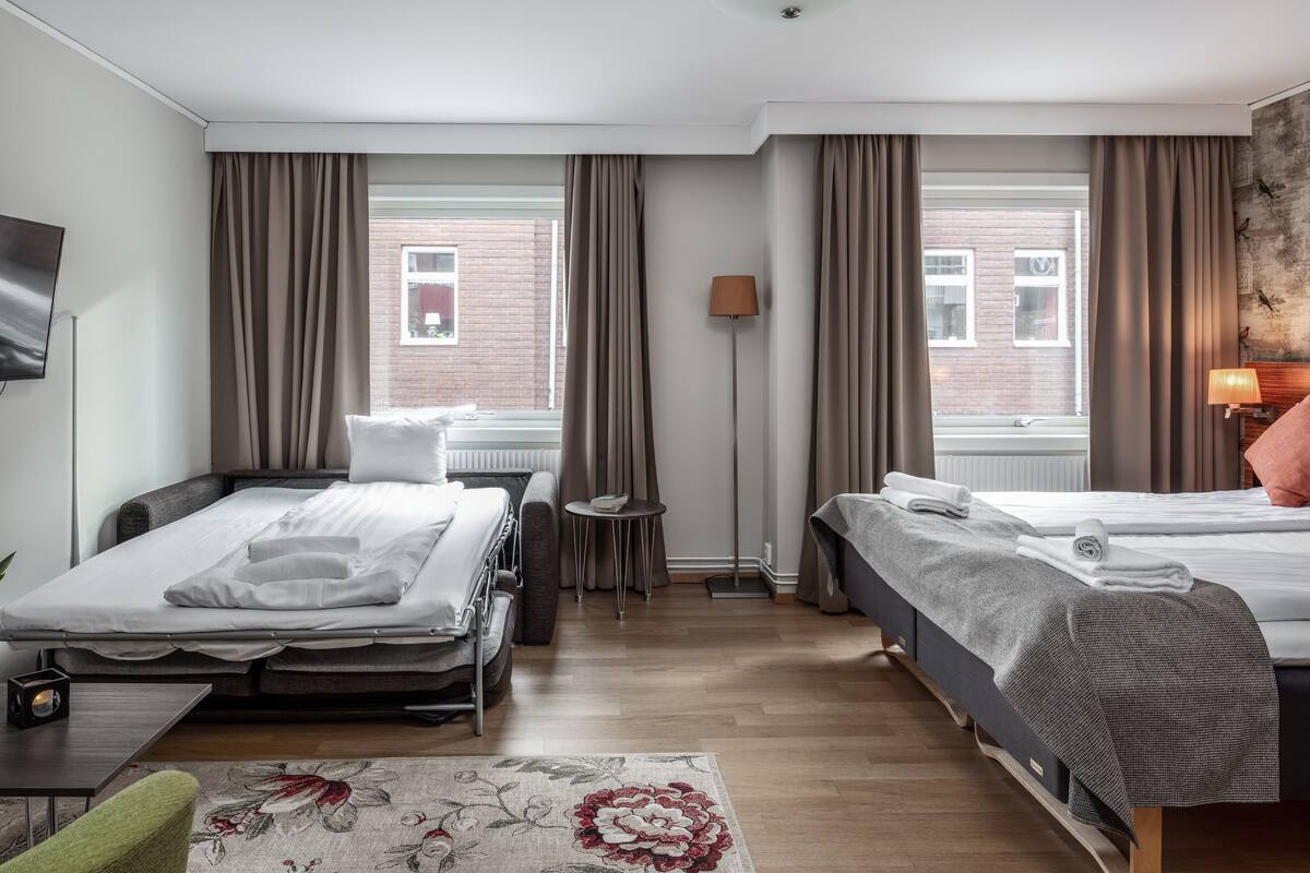 Deluxe Double Room | Desk, blackout drapes, WiFi (free), bed sheets