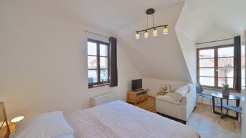 Monolocale Deluxe, 1 letto king, angolo cottura, sul cortile | Biancheria in cotone egiziano, biancheria da letto di alta qualità