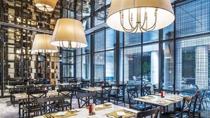 4 間餐廳；供應早餐、午餐和晚餐