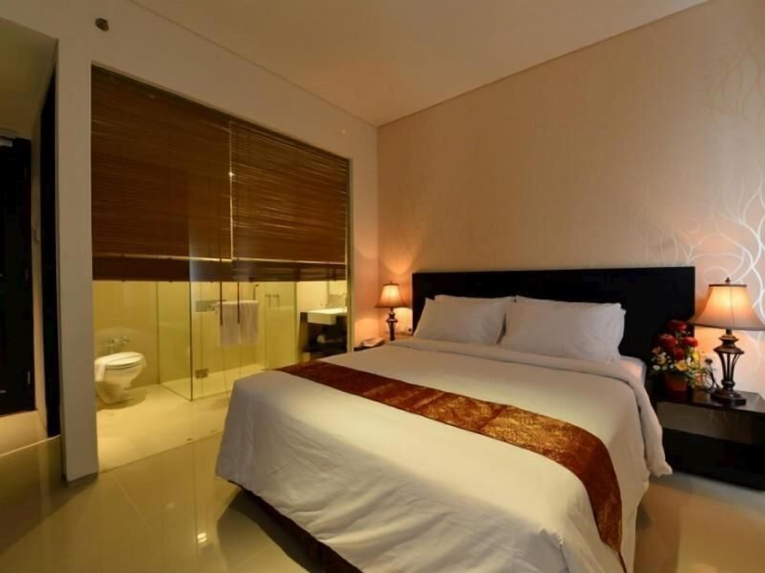 In-room safe, free WiFi