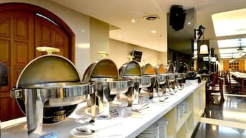每日付費供應當地料理早餐