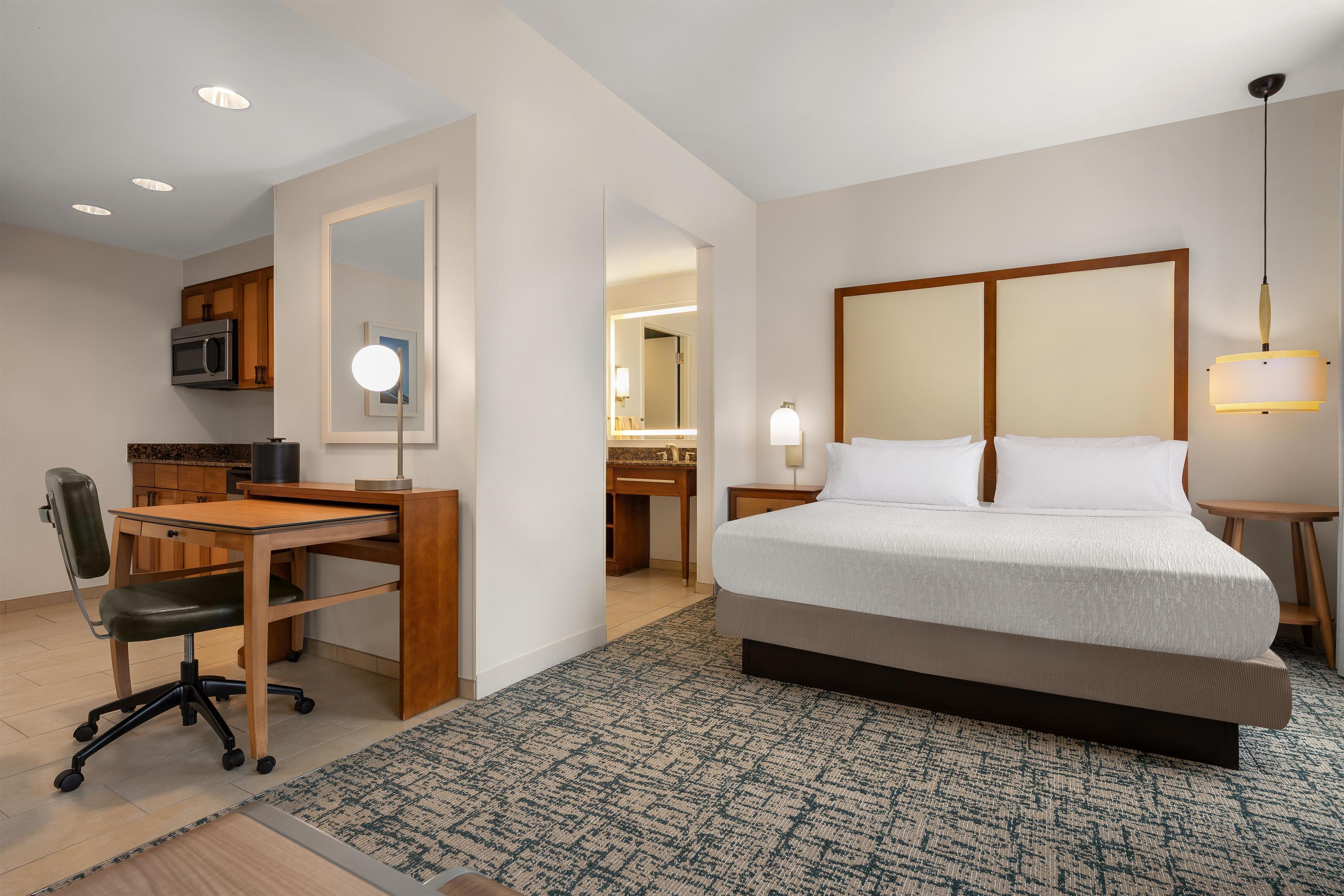 Studio Suite, 1 King Bed, Non Smoking | In-room safe, desk, laptop workspace, blackout drapes