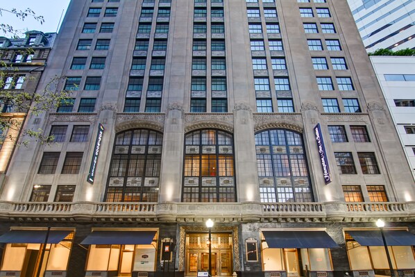 A tall, historic building with a grand entrance, multiple floors, and large windows. - Homewood Suites by Hilton Cincinnati-Downtown (Cincinnati)